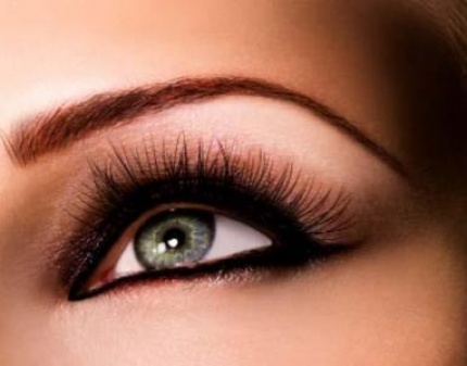 Ваши глаза достойны лучшего! Окрашивание бровей и ресниц и оформление бровей со скидкой 65%!