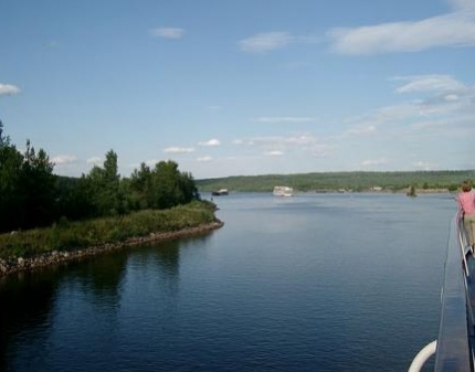 Музыкальный вояж по Ладоге на трёхпалубном теплоходе с живой музыкой и шампанским! Скидка 57%!