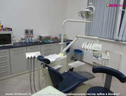 Профессиональная чистка зубов со скидкой 96% от стоматологии Бэлфар!