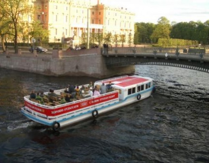 Прогулка на катере по рекам и каналам Петербурга со скидкой 70%! Наслаждайтесь!