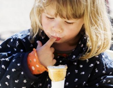 Скидка 100% на мороженое детям до 10 лет в кафе Мин Херц! Доставьте радость малышу!