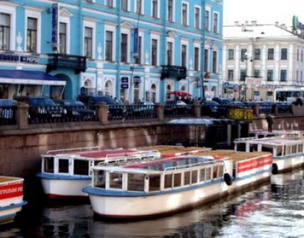 Прогулка на катере по рекам и каналам Санкт-Петербурга со скидкой 70%! Наслаждайтесь!