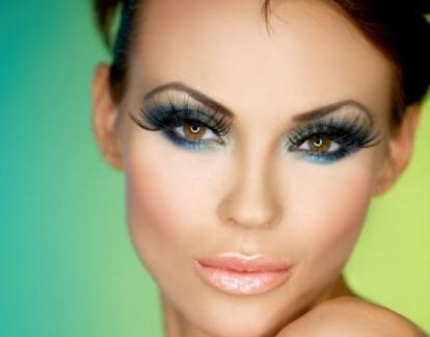 Скидка 70% на Вечерний макияж от профессионального визажиста с выездом к Вам домой или в офис!