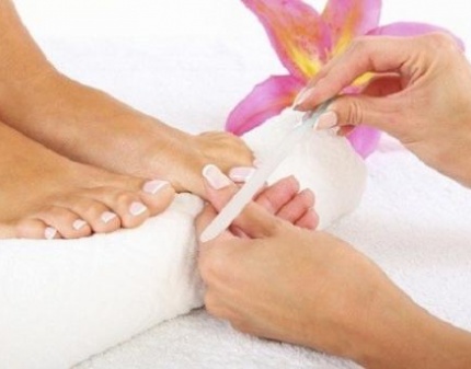 Скидка 68% на спа-уход для ног с покрытием ногтей био-гелем Mozart Art House в LAKK Beauty Studio!